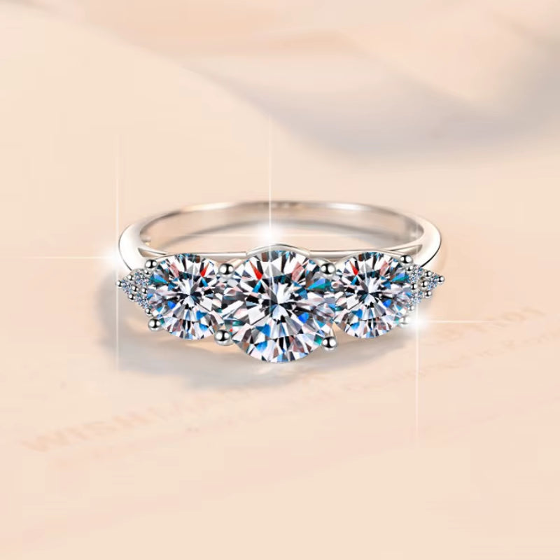 Luxurious and Elegant Fine Jewel Three Diamond GRA Certified 2CT Vvs1 Moissanite S925 Sterling Silver Ring of Wedding Engagement