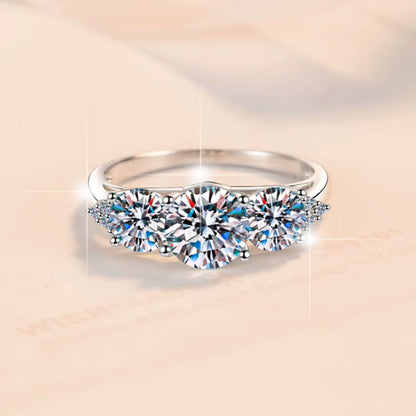 Luxurious and Elegant Fine Jewel Three Diamond GRA Certified 2CT Vvs1 Moissanite S925 Sterling Silver Ring of Wedding Engagement