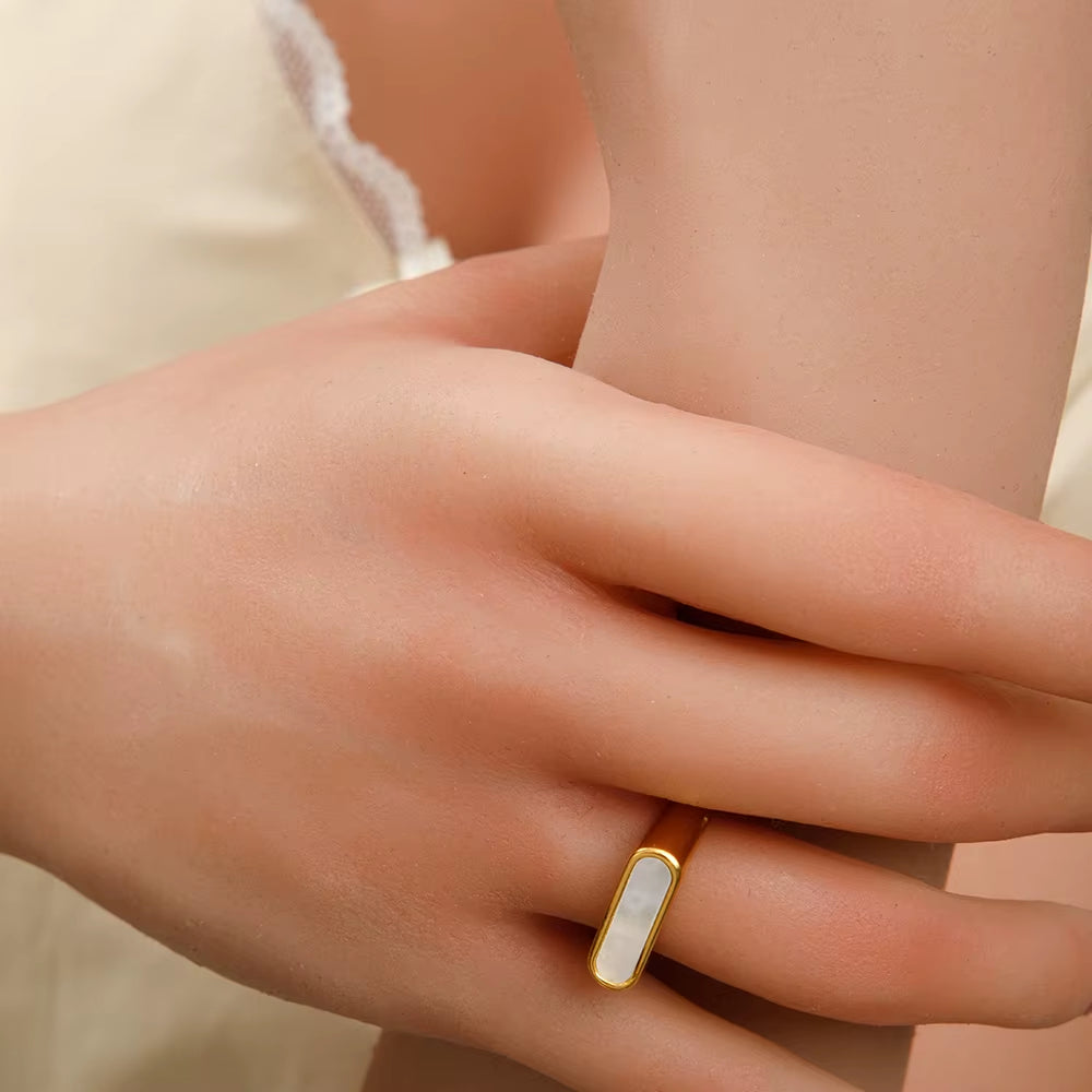 YF2277 Waterproof Jewelry Ins Hot Selling Minimalist 18K Real Gold Plated Stainless Steel Black White Natural Shell Rings