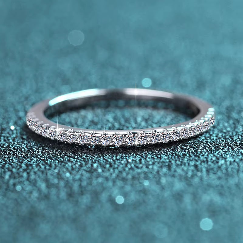 Fine Husky Jewelry Women Fashion Single Charm Simple S925 Sterling Silver GRA Vvs1 Moissanite Ring Band of Ladies Women