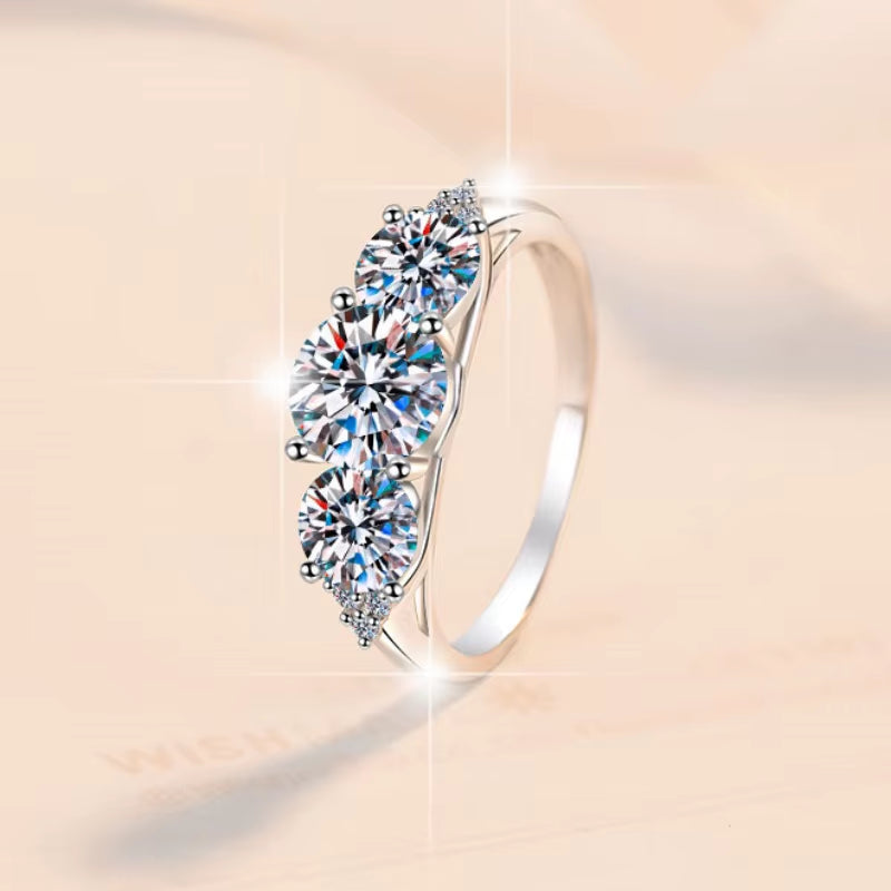 Luxurious and Elegant Fine Jewel Three Diamond GRA Certified 2CT Vvs1 Moissanite S925 Sterling Silver Ring of Wedding Engagement